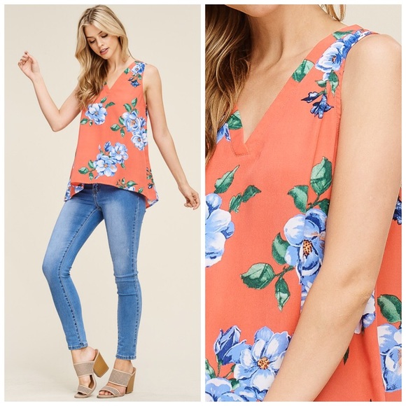 π LAST 1!πV Neck Split Back Floral Top - Picture 3 of 4